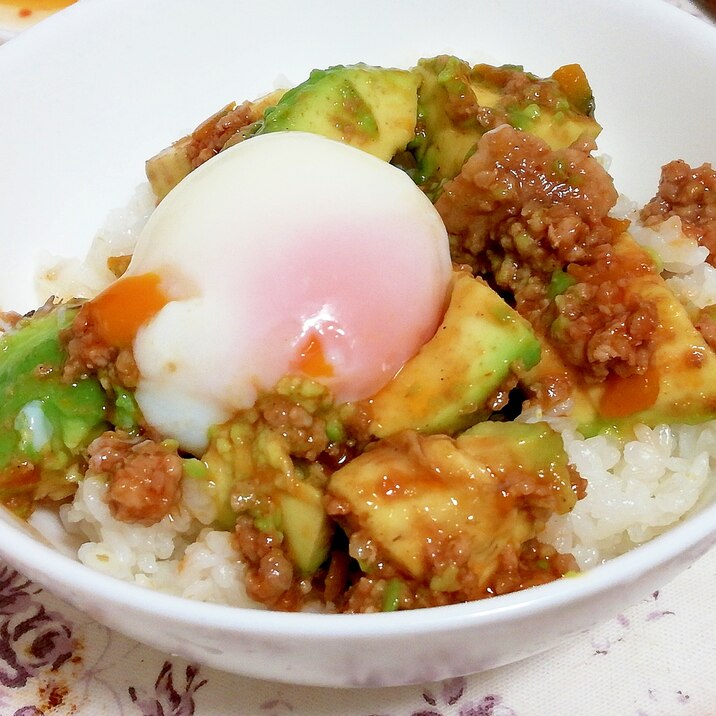 簡単 ご飯がススム アボカドミートエッグ丼 レシピ 作り方 By かっぺ4217 楽天レシピ 簡単 ご飯がススム アボカドミートエッグ丼 レシピ 作り方 By かっぺ4217 楽天レシピ